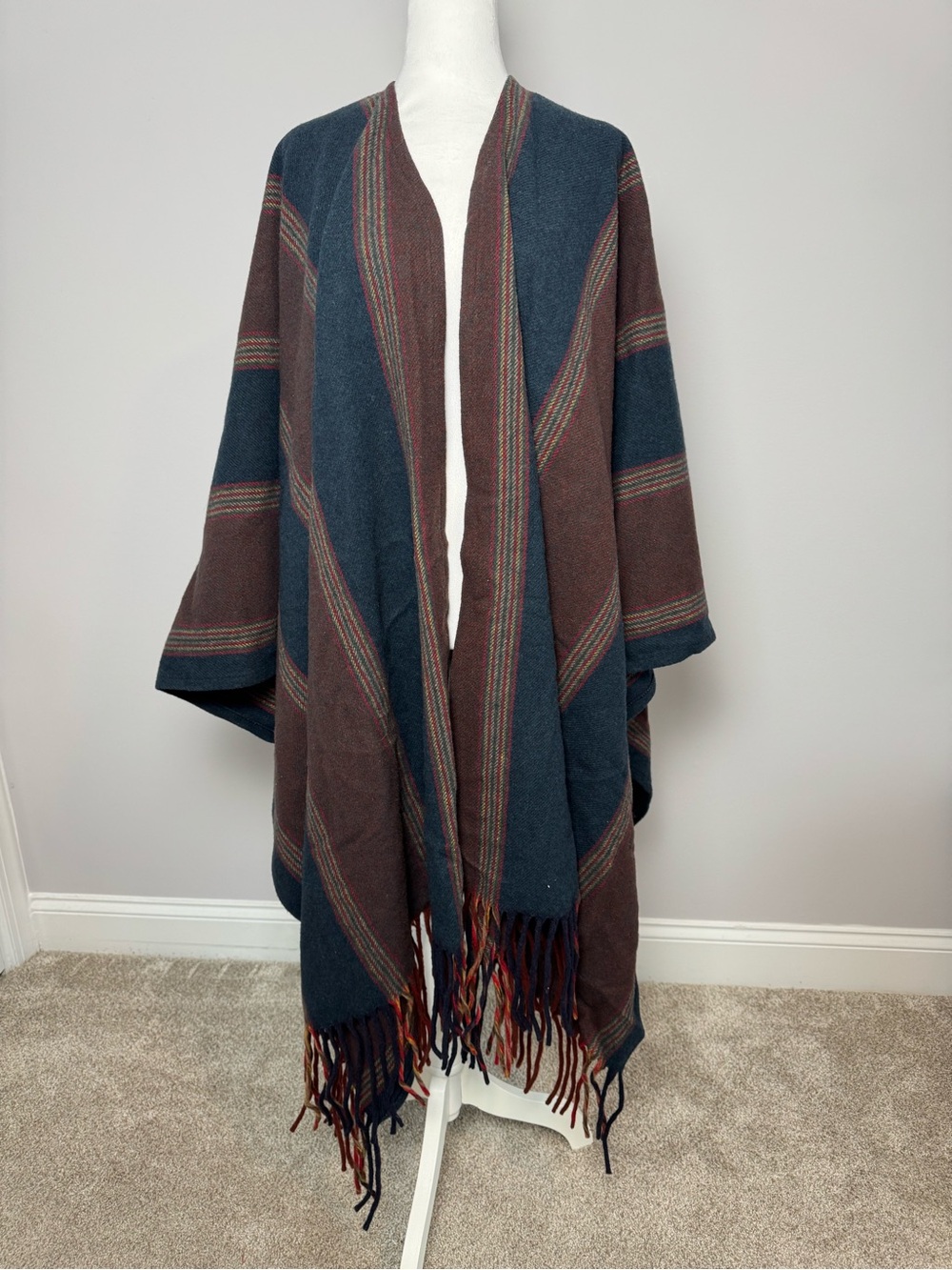 Vintage Pendleton Blanket Shawl Open Front Ruana Cape 100% Wool Fringe USA